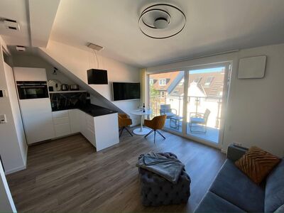 Exklusiv möbliertes Apartment mit Balkon und Design-Ausstattung in Bilk