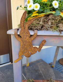 kletternder Osterhase Edlerost - Kraftisried