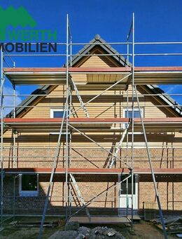 Giebel: Außenverkleidung fertig! KfW 40, ca. 110 m², 5 Zimmer - Oster-Ohrstedt