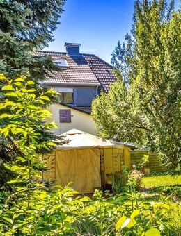 Leverkusen-Quettingen: Charmantes Ein- bis Zweifamilienhaus mit viel Potenzial auf großem Grundstück - Leverkusen