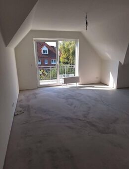 Frisch renovierte Dachgeschosswohnung in ruhiger, aber zentraler Lage - Reppenstedt