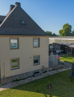 Wieder verfügbar! Einfamilienhaus mit Garage, Garten, Kachelofen in ruhiger Lage! - Thiersheim