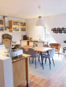 Wohnen und Arbeiten unter einem Dach: Neuwertige Penthousewohnung mit Ladengeschäft und kleiner Einliegerwohnung in Bleckede/ Walmsburg - Bleckede