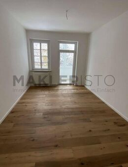 **Erstbezug nach Sanierung: Stilvolle 2-Zimmer-Wohnung mit Balkon, Tageslichtbad & Garage** - Leipzig