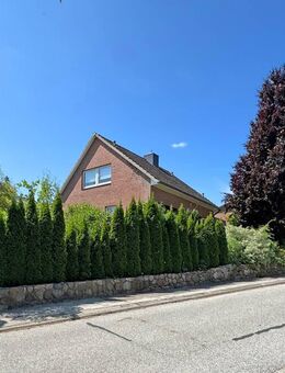 Reinfeld - großzügig gestaltetes Einfamilienhaus mit Garage und Vollkeller in toller Wohnlage - Reinfeld (Holstein)