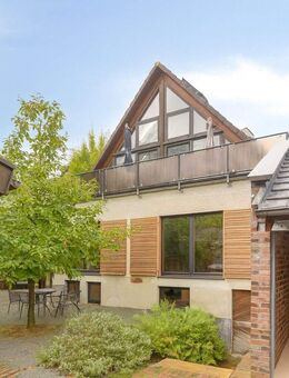 Zweifamilienhaus mit idyllischem Hof-Charakter, lichtdurchfluteten Räumen und Garage - Solingen (Klingenstadt)