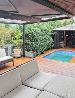 Im Sommer am Pool, im Winter am Kamin: Einfamilienhaus mit barrierefreier Einliegerwohnung - Naunhof