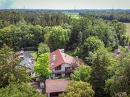 Residenz am Waldrand. Renovierungsbedürftige Villa in Baldham. - Vaterstetten