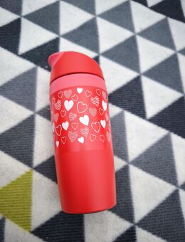 Kaffee to go in rot mit Herzen 360 ml von Tupperware Neu und OVP Herzliein Thermobecher - Sengenthal