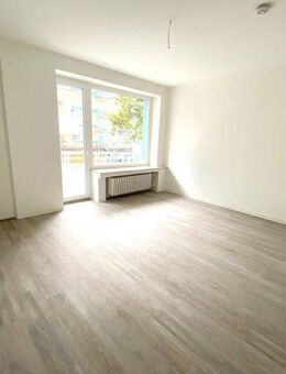 Nachmieter gesucht: Geräumige 2-Zimmer-Wohnung mit weißem Bad und Balkon - Düsseldorf
