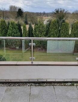 Sonnige 2-Zimmer Dachgeschosswohnung mit ausgebautem Dachstudio - Lübeck