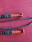 2 Stück gebrauchte Zündkerzenstecker mit herausschraubbarem Zündkabel in gutem Zustand, Widerstand: 2 kOhm, Bosch 0 358 150 022, Mercedes Benz: 000 158 72 10, Länge der Zündkabel: 36 cm, Versand gegen Aufpreis möglich, 8,- € in 91364