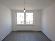 Anfragen NUR per E-Mail. Top sanierte 3-Zimmer Wohnung im 1-OG mit moderne Badezimmer und AK. - Bremerhaven