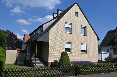 Provisionsfrei für den Käufer....!!! Zweifamilienhaus nebst großer Garage in ruhiger Lage ..... !!!