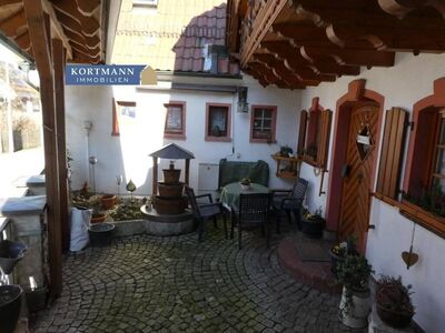 Einfamilienhaus ca. 125 qm WF, Grund 265 qm - separat 3 Garagen mit Scheunen, Grund 441 qm