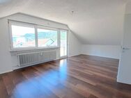 Helle, gemütliche 2 Zimmer Dachgeschosswohnung mit sonnigem Balkon! - Geislingen (Steige)