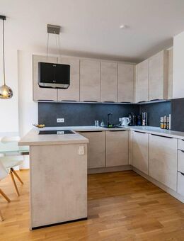 Lichtdurchflutete 2-Zimmer-Wohnung mit Einbauküche und Balkon - Regensburg