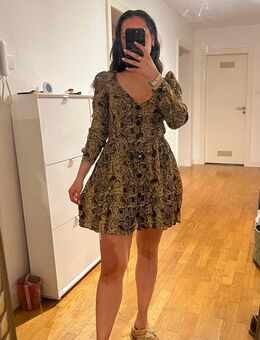 Kleid mit Knöpfen Zara - Mainz