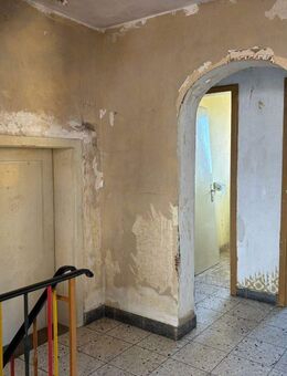 Sanierungsbedürftiges Einfamilienhaus - mit herrlicher Aussicht - Schrozberg