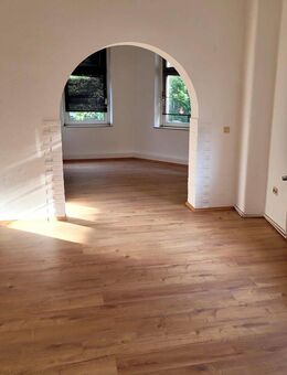 Renovierte 6-Zimmer-Wohnung - Duisburg