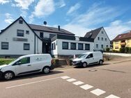 Modernisiertes Mehrfamilienhaus mit vier Wohneinheiten, Garagen und Stellplätze - Gaildorf