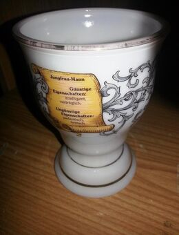 g01) Krug / Becher mit Sternzeichen Jungfrau Porzellan - Garbsen