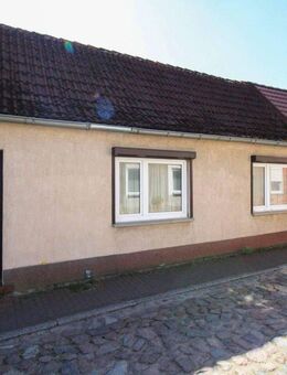 Wohnen in urbaner Lage: Reihenmittelhaus mit 3 Räumen in Gnoien - Gnoien