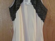 Gr. XS/S: Top, creme/schwarz, neu + Shirt, creme + Shirt, schwarz + Jacke, weiß + Long-Pullover, schwarz + Shirt, creme mit Strasssteinen - München