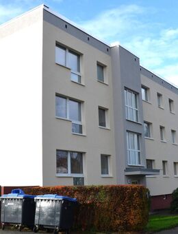 Renditestarkes Anlageobjekt! Gut vermietete 4-Zimmerwohnung mit Balkon und PKW-Stellplatz! - Dürrröhrsdorf-Dittersbach