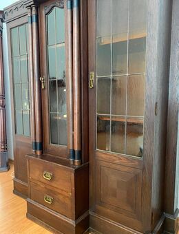 Massiver antiker Vitrinenschrank - Aachen