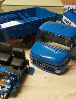 Mercedes Benz L 1113 Kurzhauber, LKW Pritsche / Tank / Kasten aus Bausatz Hachette 1:12, Metall, Teilweise zusammengebaut - Bovenden