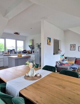 Stilvoll sanierte moderne Dachgeschosswohnung in Oberursel - Oberursel (Taunus)