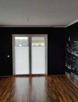 Moderne 3,5-Zimmer-Erdgeschosswohnung mit zwei Terrassen, Garage und Smart-Home-Komfort in Diez - Diez