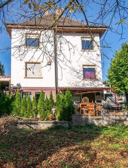 Zweifamilienhaus mit Garage für zwei Generationen oder eine große Familie - Pforzheim