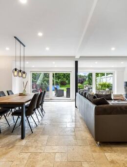 Wohntraum in Feldrandlage mit Platz für Generationen - Hochwertig modernisiertes Zweifamilienhaus - Tangstedt (Landkreis Stormarn)