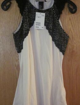 Gr. XS/S: Top, creme/schwarz, neu + Shirt, creme + Shirt, schwarz + Jacke, weiß + Long-Pullover, schwarz + Shirt, creme mit Strasssteinen - München