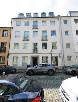 TOP-Lage in Rheinnähe - Möblierte 2-Zimmer-Wohnung mit Aufzug und Balkon in Carlstadt - Düsseldorf