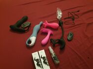 Verschiede Sex Toys Spielsachen. Vibratoren Fessel Sprays - Cuxhaven