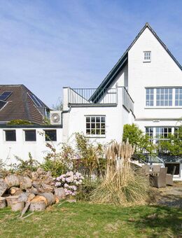 Schöner Wohnen am Stadtwald: Charmante Villa mit ELW - Krefeld