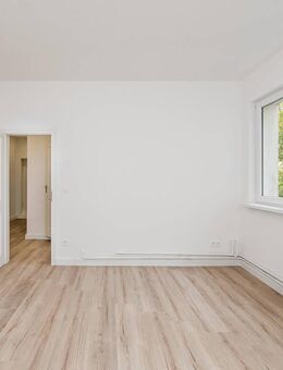 Kreuzberg: Glogauer Str.: ERSTBEZUG nach Sanierung: 2-Zi-Whg, 60 m² im VHS 3. OG + Balkon - SOFORT - Berlin