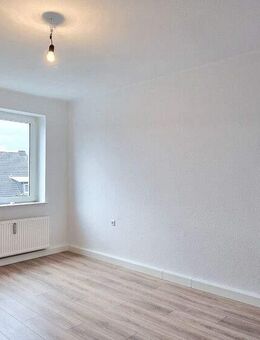 Frisch renoviert: 2 Zimmer Wohnung in zentraler Lage in Wattenscheid - Bochum