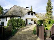 Isernhagen HB - weiße Villa im Splitlevelstil mit herrlichem Garten zum Wohlfühlen in zentraler Lage - Isernhagen