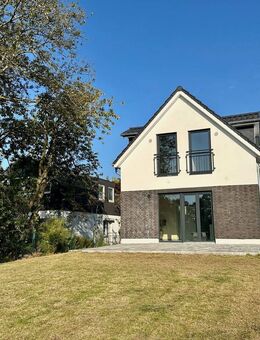 Neubau-Doppelhaushälfte mit exzellentem Energiestandard, großer Terrasse und sonnigem Westgarten - Schenefeld (Landkreis Pinneberg)