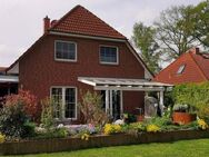Einfamilienhaus mit Garten, Keller, Carport und Doppelgarage - Riede