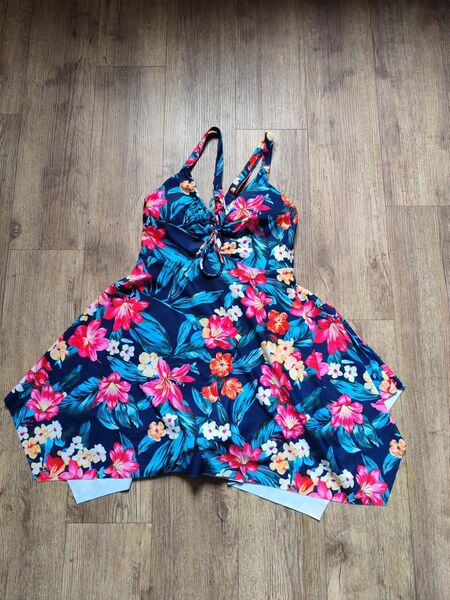 Gr.36, Badekleid mit Innen-Shorts, neu! - Lucka