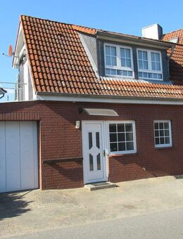 Teilweise renovierungsbedürftiges 2 Familienhaus mit 1 freien Wohnung im EG mit ca. 110 m² zur Eigennutzung oder zur Vermietung. - Gülzow (Schleswig-Holstein)