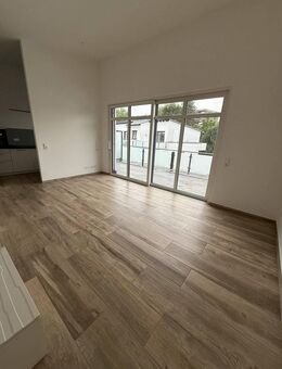Sehr schöne Penthousewohnung mit Tiefgaragenstellplatz und barrierefreien Zugang in Viersen - Viersen
