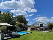 Exklusives Wohnen in Telgte: Luxuriöse Villa mit innovativer Technik und Pool - Telgte