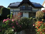 Feldrandlage: lichtdurchflutet, Traumgarten, EBK, Kamin, Carport, PV, WP, Solarthermie, ... - Weingarten (Baden)