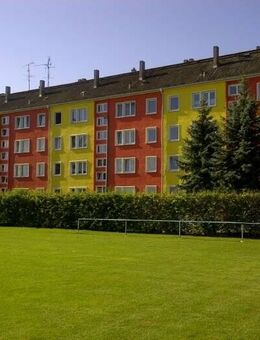 4 Raum, Küche, Bad direkt am Sportplatz - Großenstein